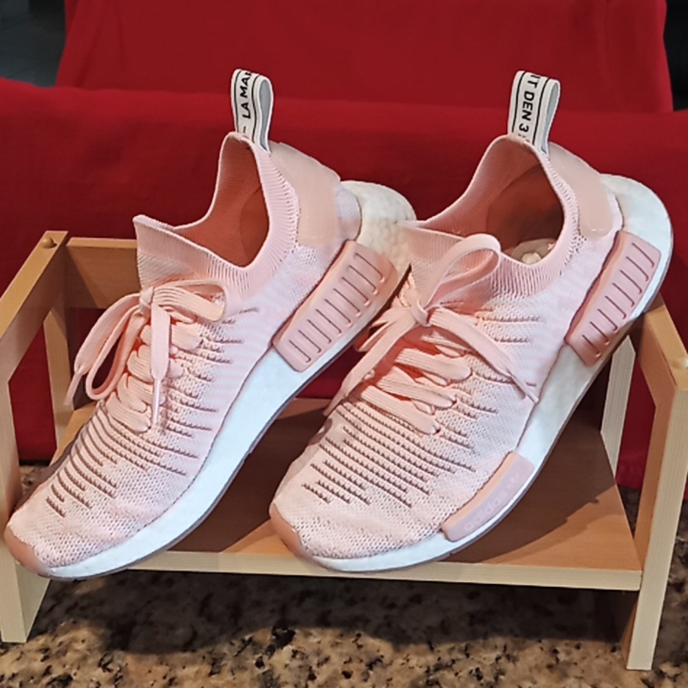 ADIDAS Originals Womens Primeknit Sneakers Style Code AQ1119. Size 6. Light Pink - Picture 1 of 16